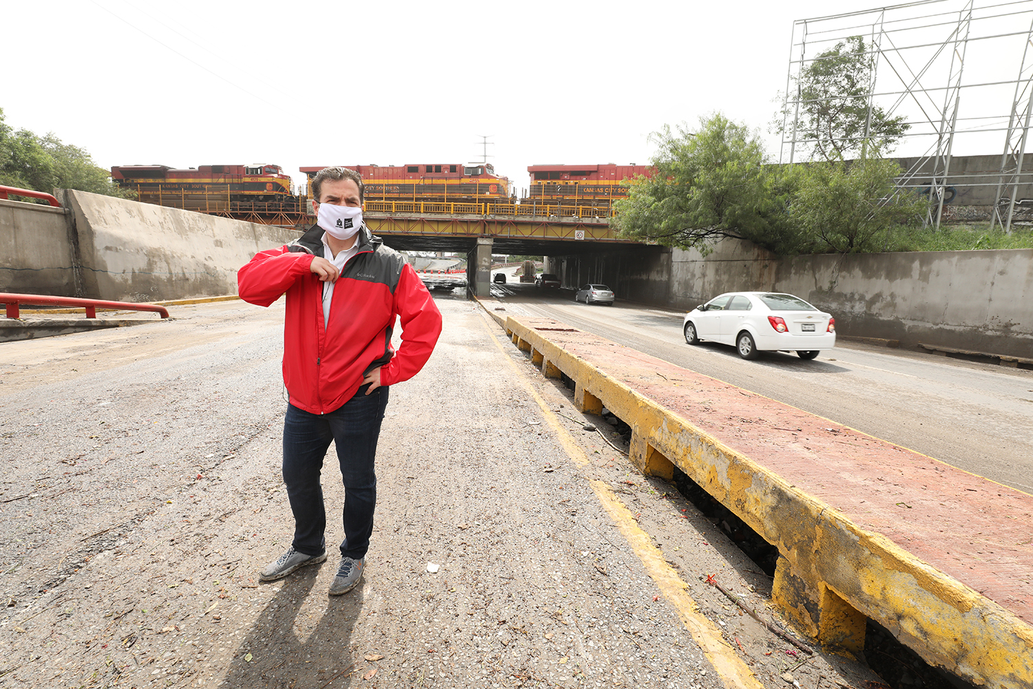 Abren vialidades y evalúan daños en Monterrey