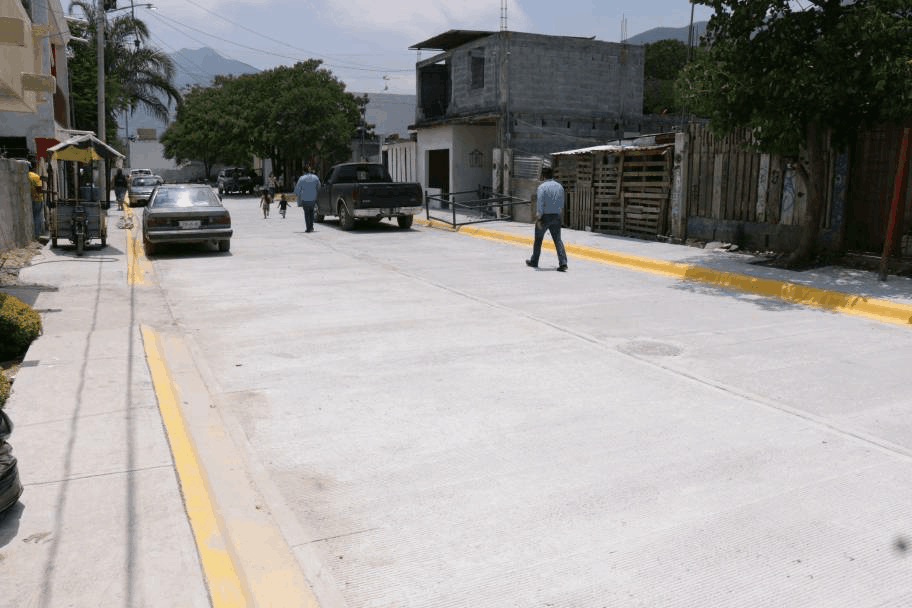 Inaugura Everardo Benavides obra de pavimentación en calle de la Colonia 10 de Mayo