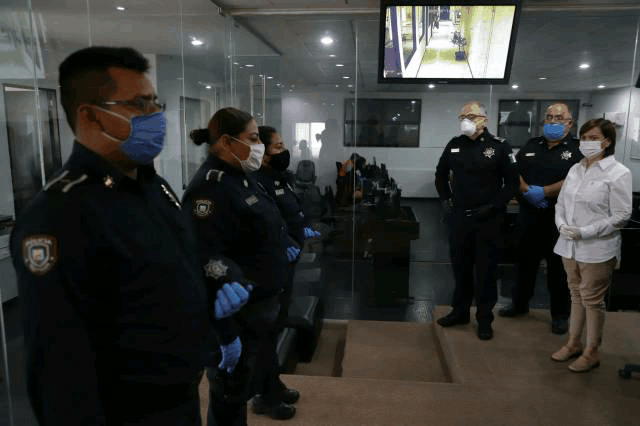 Premia Cristina Díaz a policías por acciones relevantes