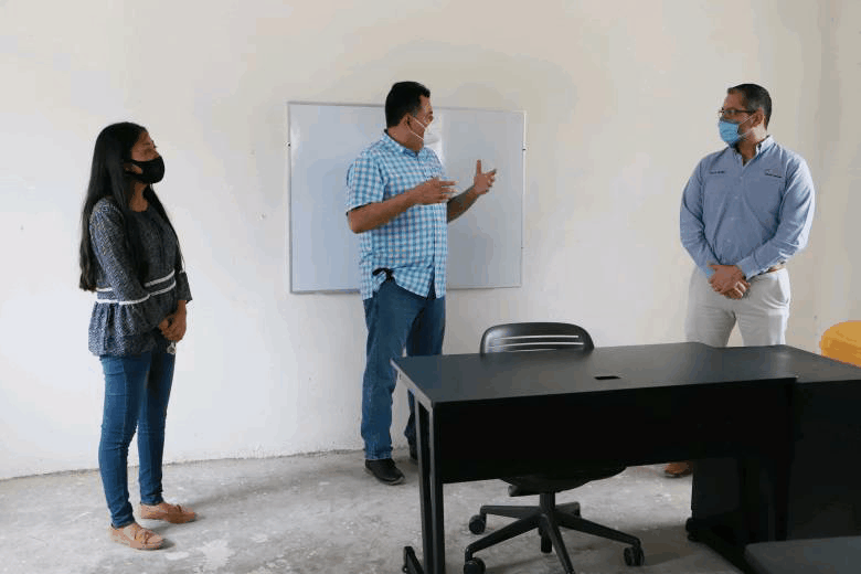 Reconstruyen aula a estudiantes en García