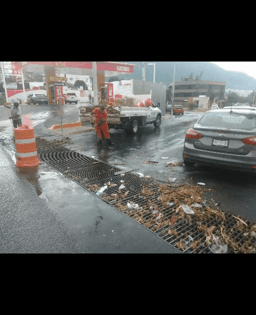 Retiran más de 18 toneladas de basura de pluviales en Monterrey durante fin de semana