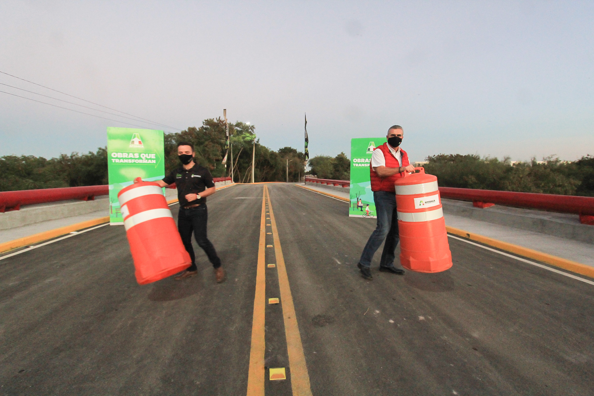 Entrega Apodaca reconstrucción del puente Reforma y Arroyo Topo Chico