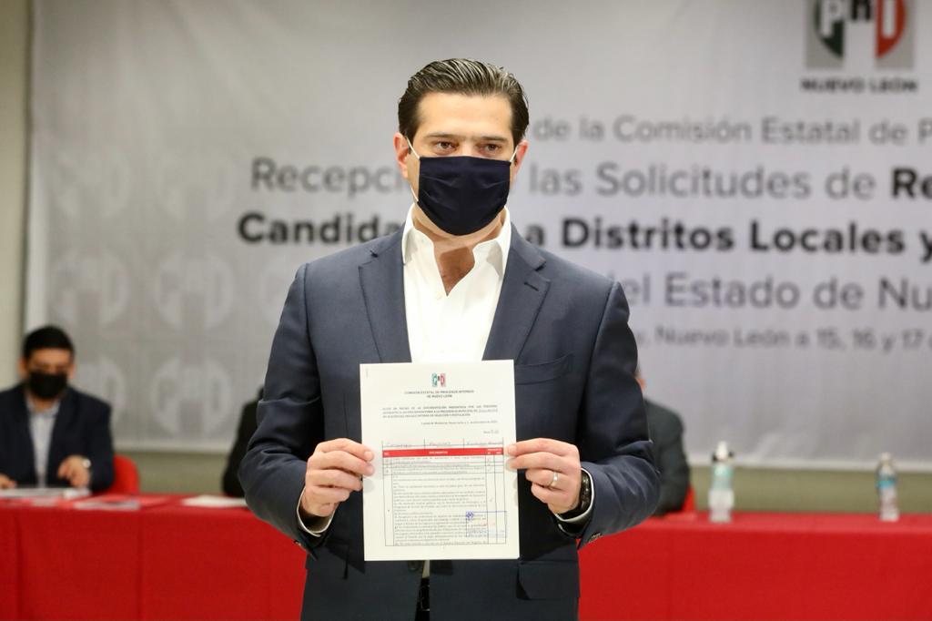 Formaliza Paco Cienfuegos registro como precandidato para Monterrey