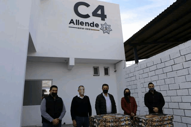Comparten la tradicional “Rosca de Reyes” con personal de Rescate, Salud y Seguridad Pública de Allende