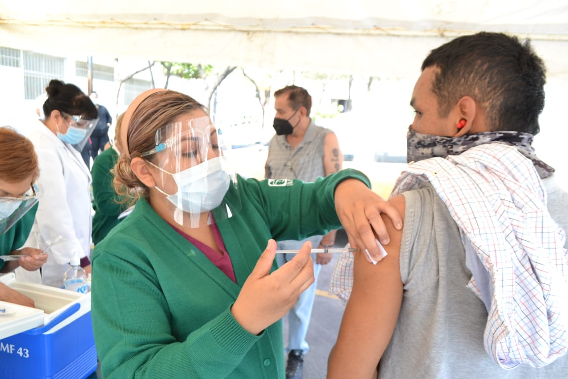 Instala Monterrey módulo de vacunación contra la influenza en la zona sur