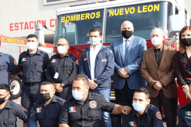 Realiza Paco Cienfuegos donativo a Bomberos y propone crear más estaciones en Monterrey