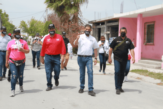 Se compromete Paco Treviño con vecinos de praderas de San Juan