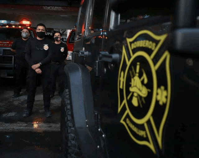 Bomberos Guadalupe se suma al combate de incendio en Santiago