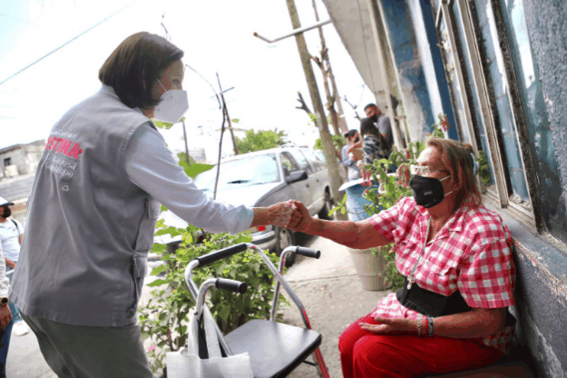 Ofrece Cristina programa de consultas médicas gratuitas para adultos mayores
