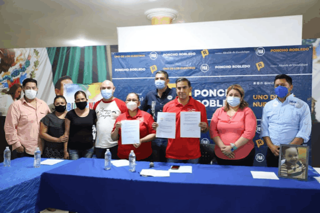 Firma Alfonso Robledo compromiso a favor de niños y niñas con cáncer en Guadalupe