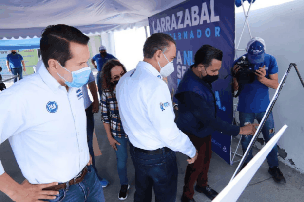 Firma Larrazabal compromiso 80 para soluciones pluviales en el área metropolitana de Monterrey