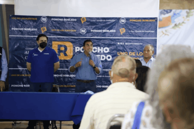 Promete Alfonso Robledo regularización de terrenos y entrega de escrituras en Guadalupe