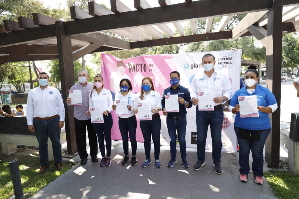 Firman candidatos a diputados federales del PAN pacto por la mujer y la vida