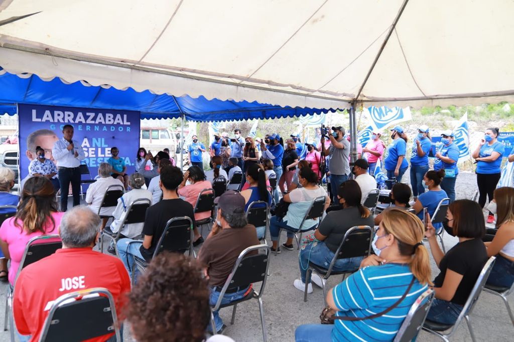 Firma Larrazabal compromiso de prevención por la salud
