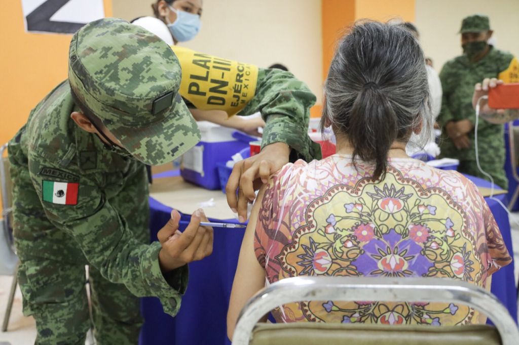 Piden a personas vacunadas mantener medidas sanitarias