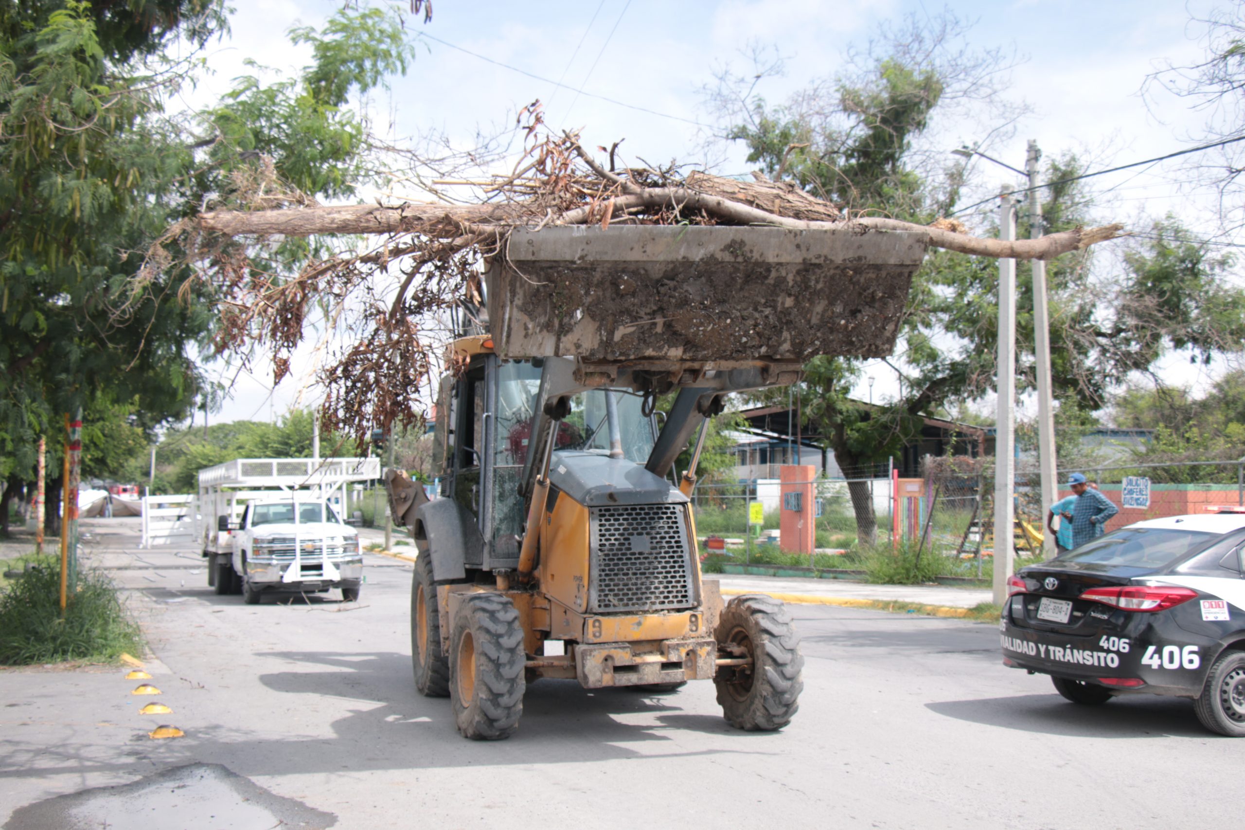 Realiza Juárez labores de limpieza en arroyo de Colonia Monteverde