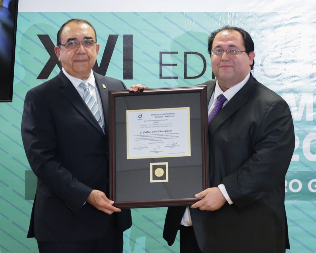 Entregan Medalla al Mérito Ciudadano a Santos Ramos y Christian Flores