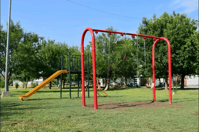 Continúa mantenimiento a plazas y parques de Juárez Nuevo León