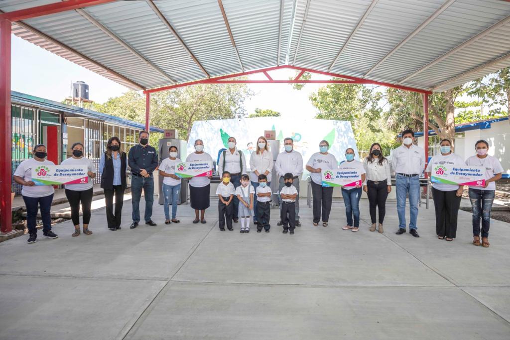 Mariana Gómez visita escuelas rurales de Ocampo y Nuevo Morelos para hacer entrega de nuevos desayunadores escolares y dotaciones alimentarias a estudiantes