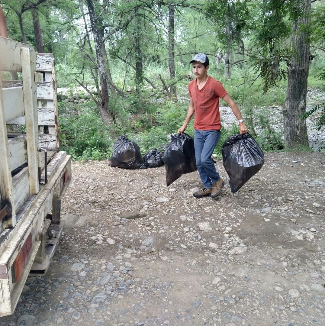 Limpia Allende el Río Ramos; pide no tirar basura