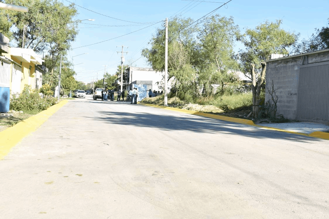 Pavimenta Paco Treviño calles en Colonia La Escondida