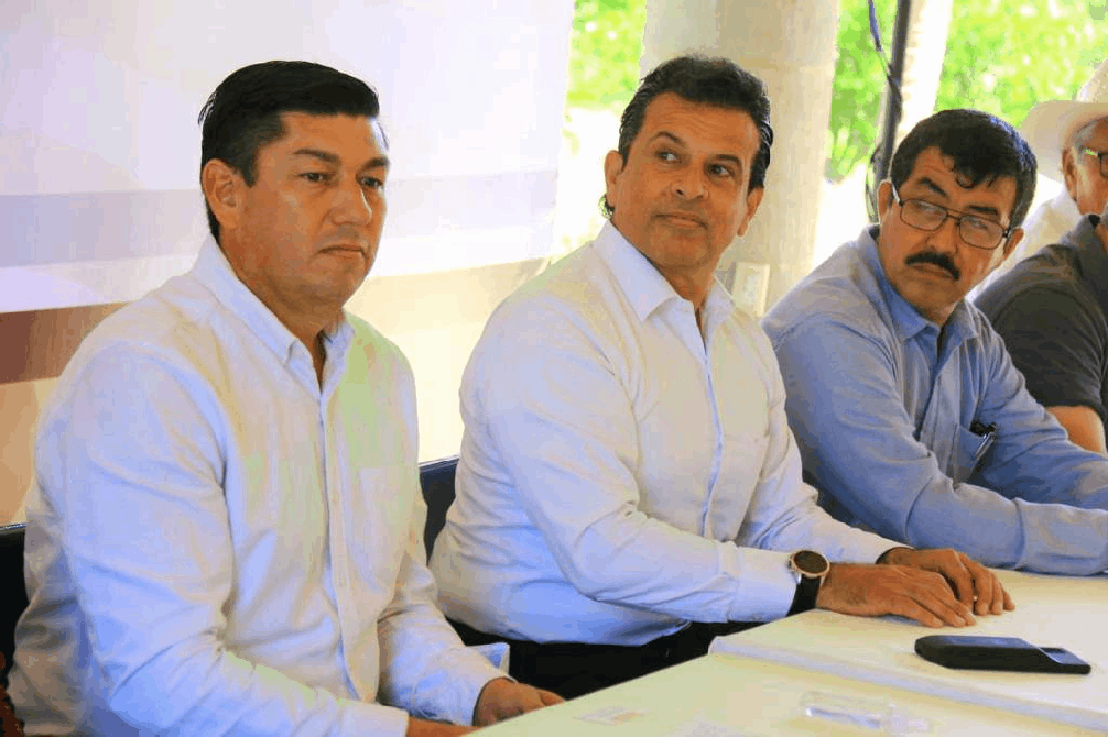 Ratifican ejidatarios voto de confianza al alcalde Lalo Gattás