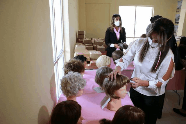Donan pelucas mujeres santacarinenses