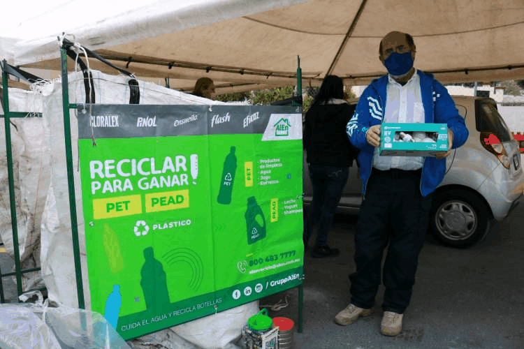 Promueve Santa Catarina reciclaje con drive thru ecológico