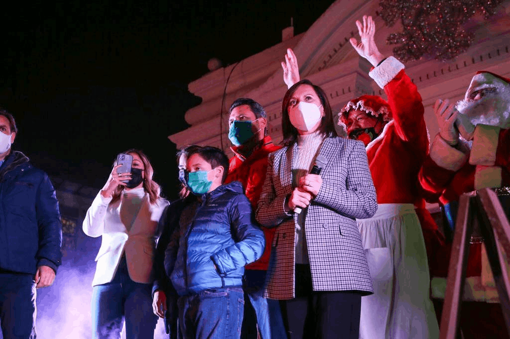 Encabeza Cristina Díaz ceremonia de encendido del pino navideño en Guadalupe