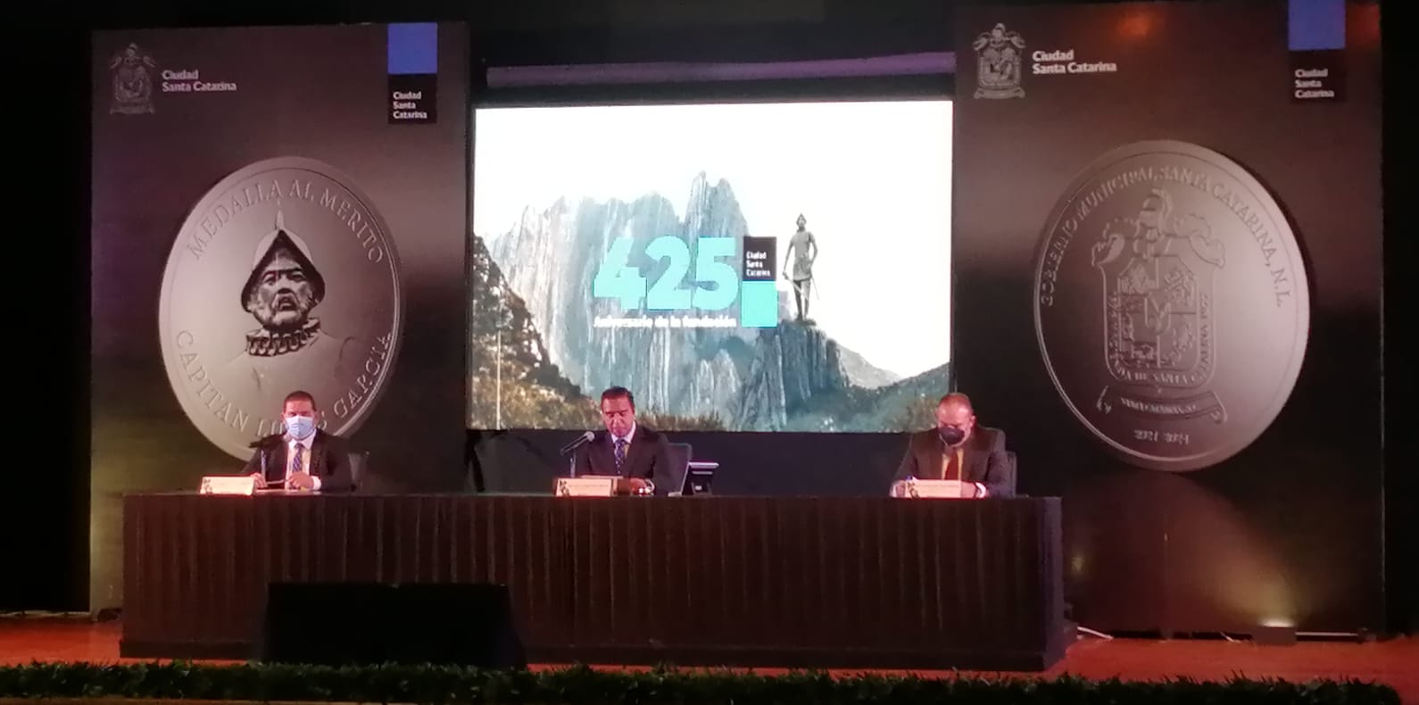 Santa Catarina cumple 425 años de fundación; entregan medallas a ciudadanos distinguidos