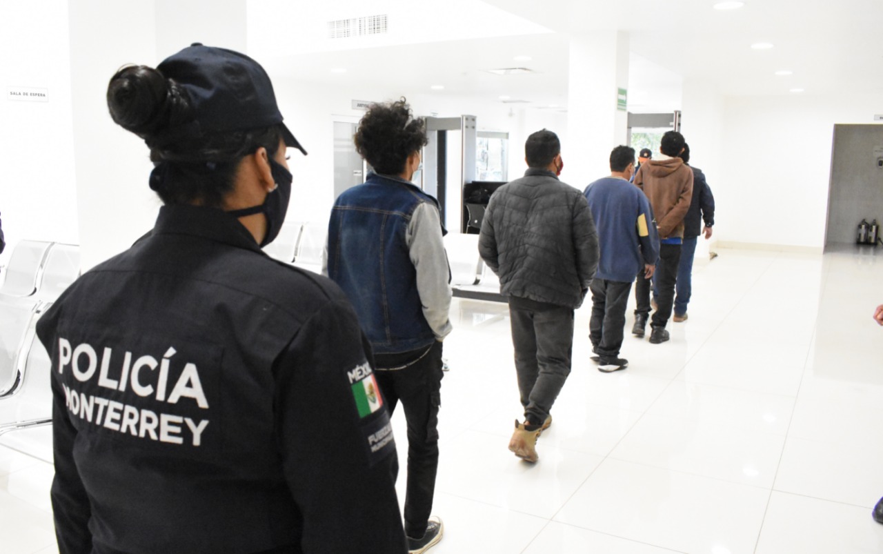 Libera Monterrey a 17 detenidos en Noche Buena