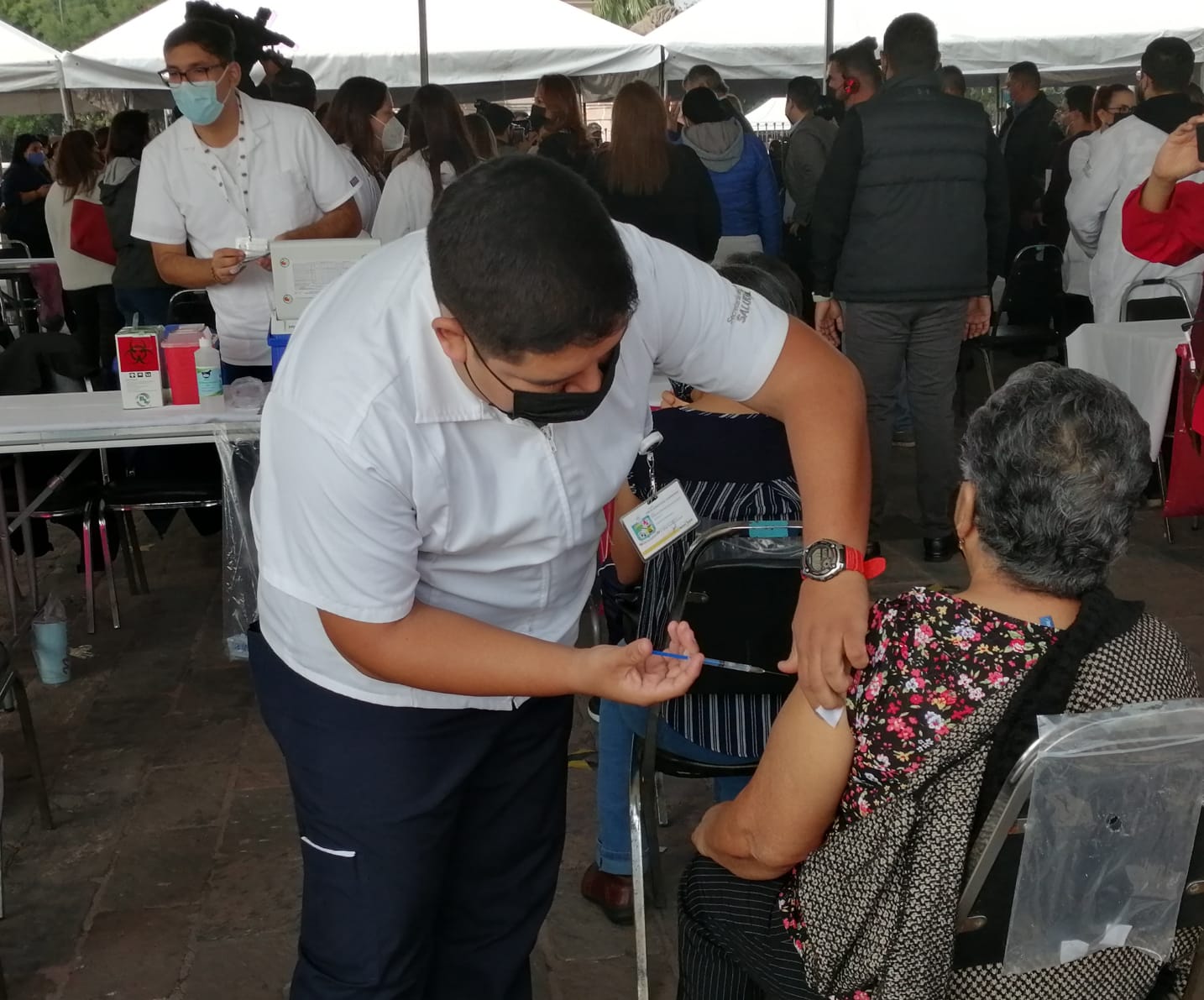 Habrá pausa en aplicación de vacunas contra Covid-19; médicos tendrán vacaciones