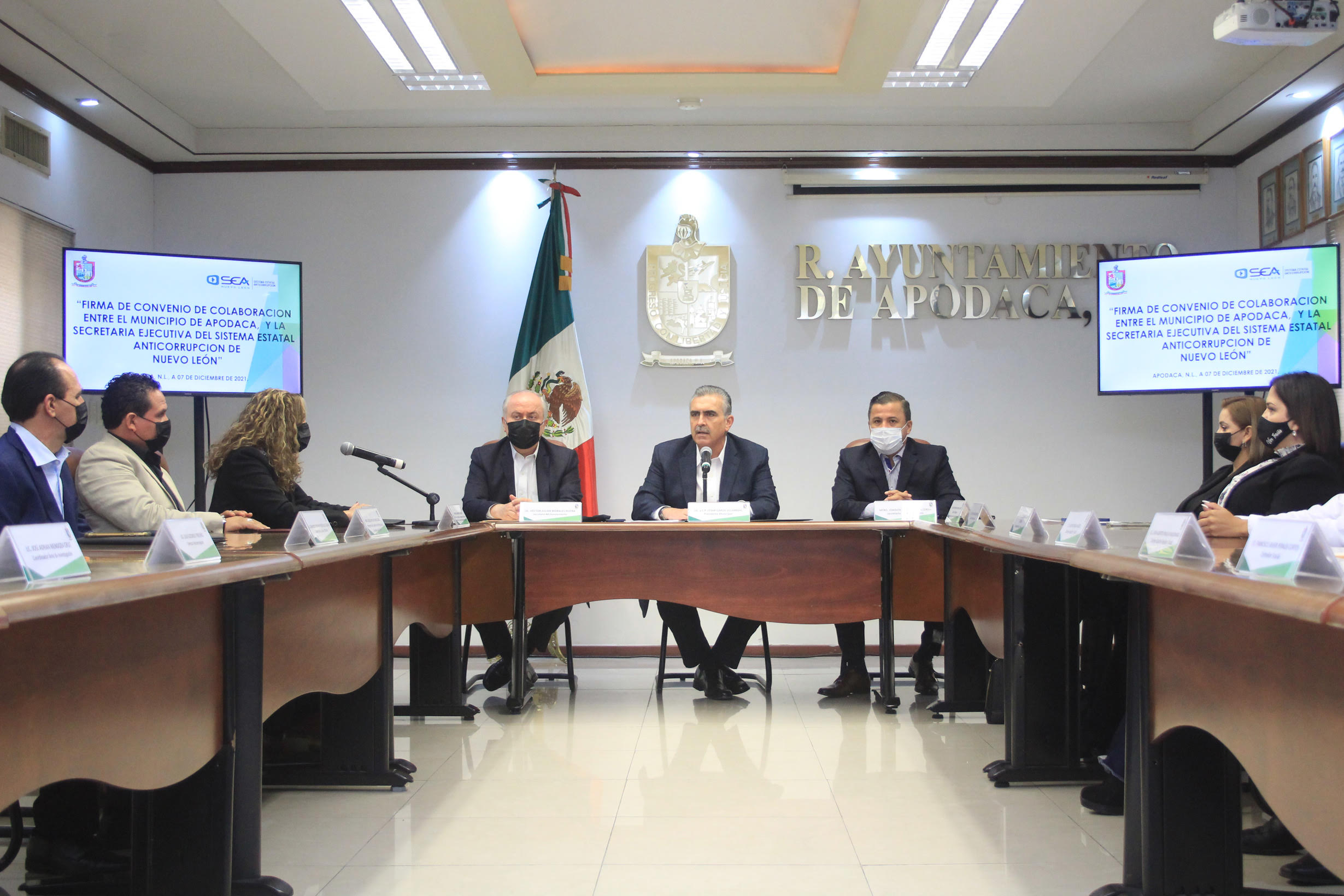 Firma Apodaca convenio de colaboración con SEANL