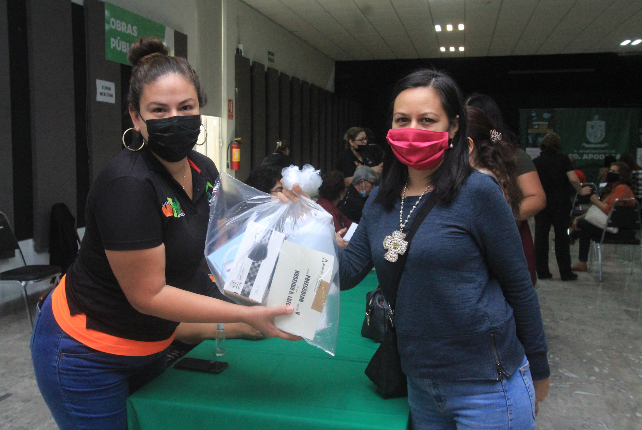 Entrega Apodaca material de apoyo a escuelas públicas