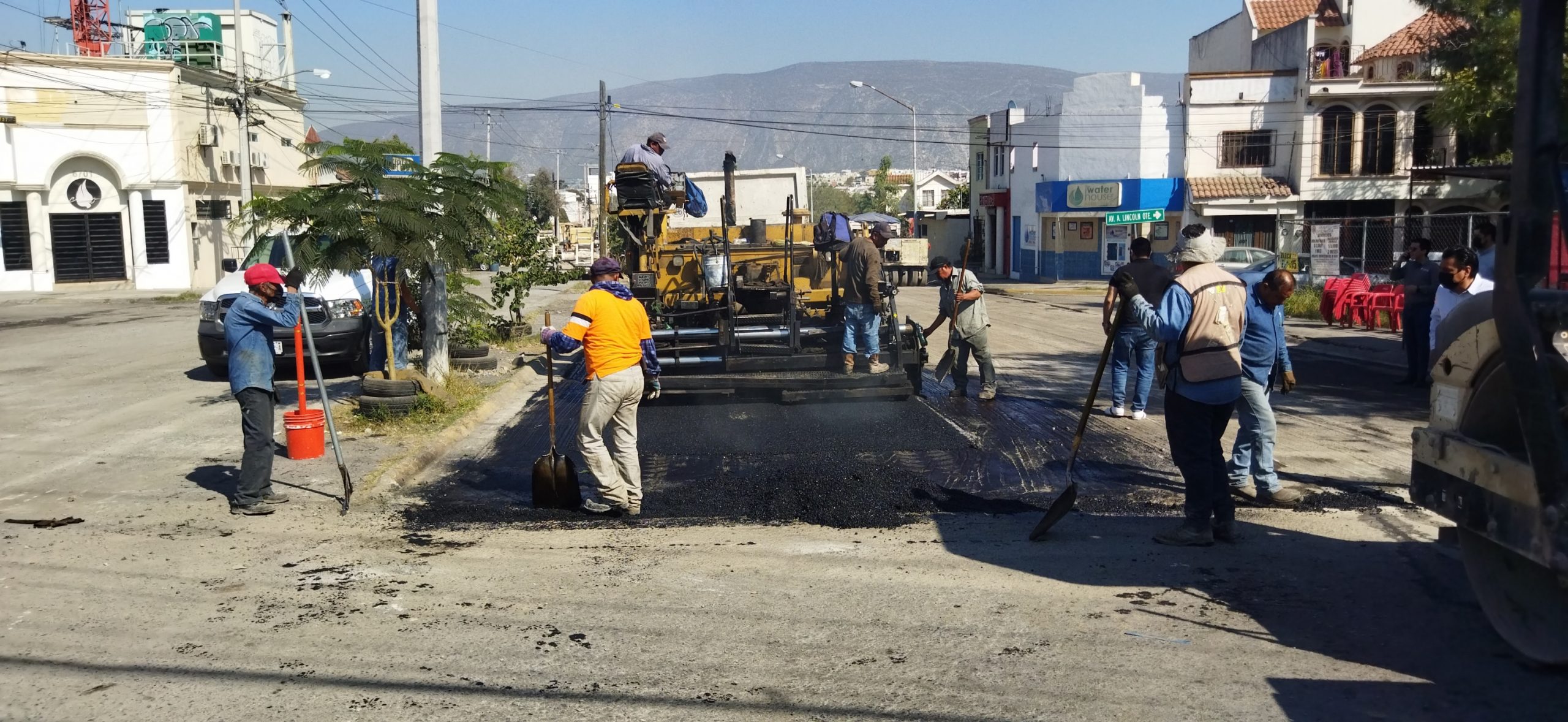 Emprende Monterrey programa de reparación de carpeta asfáltica en colonias