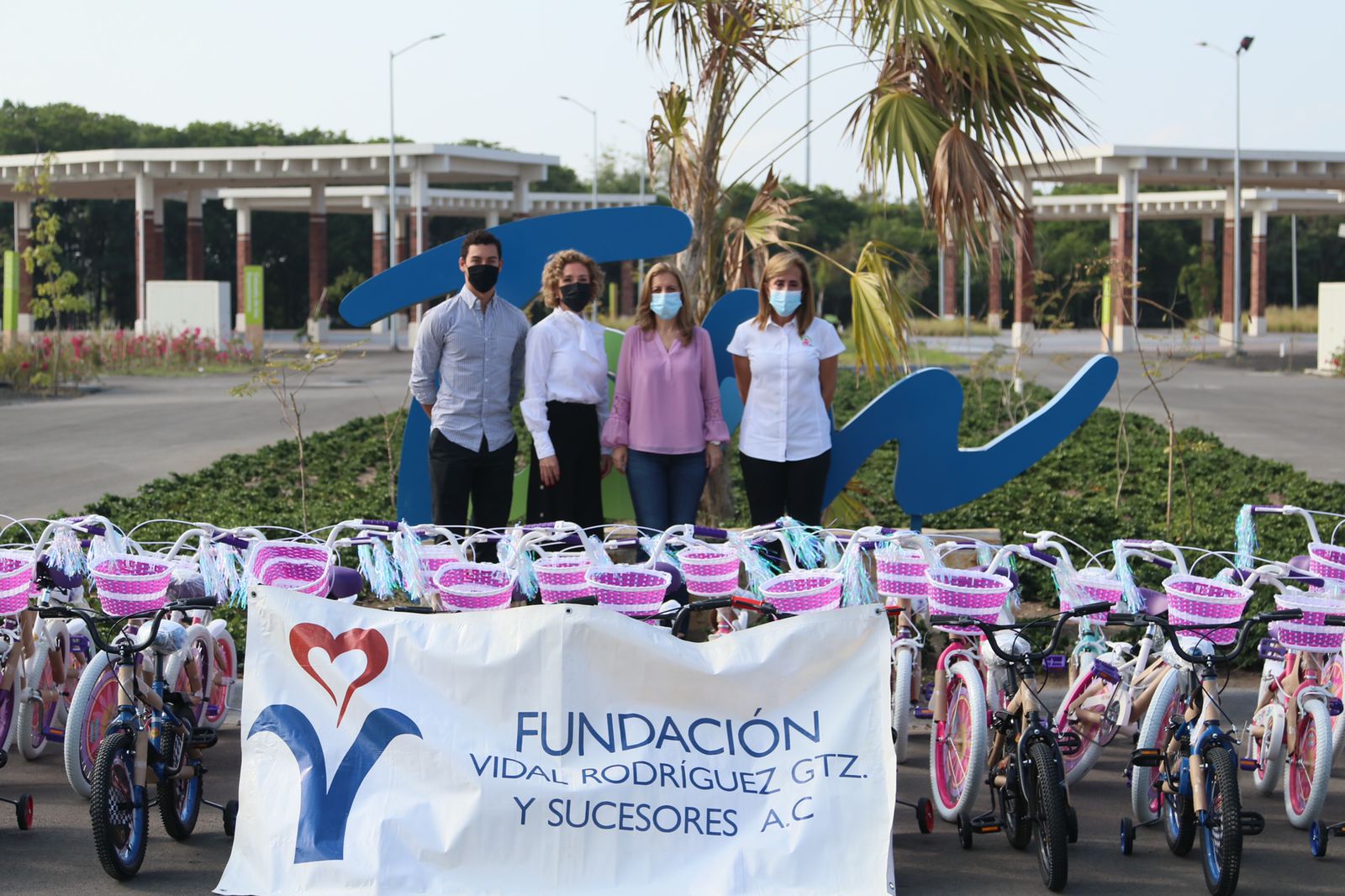 Recibe DIF Tampico Donativo de 60 Bicicletas para Festival TampiReyes2022