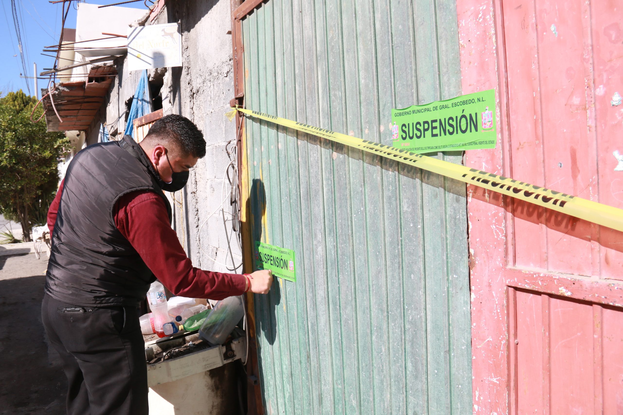 Suspende Escobedo negocios irregulares