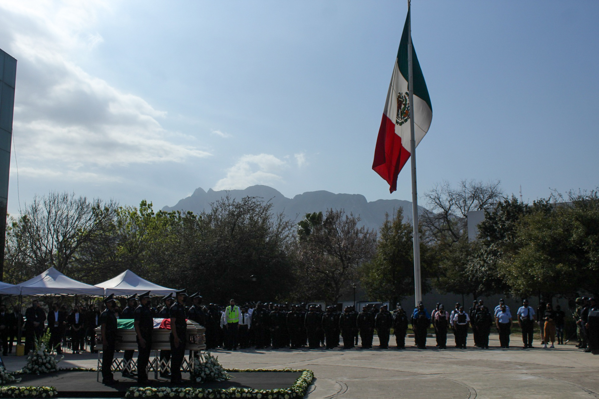 Rinden tributo a oficial de policía asesinado en Santa Catarina