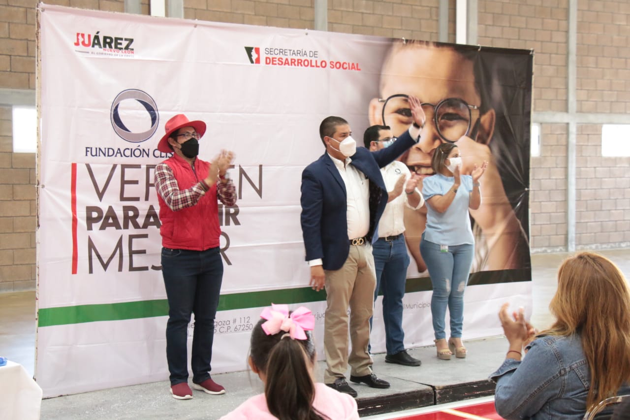 Llegan más lentes para niños de Juárez con problemas de la vista