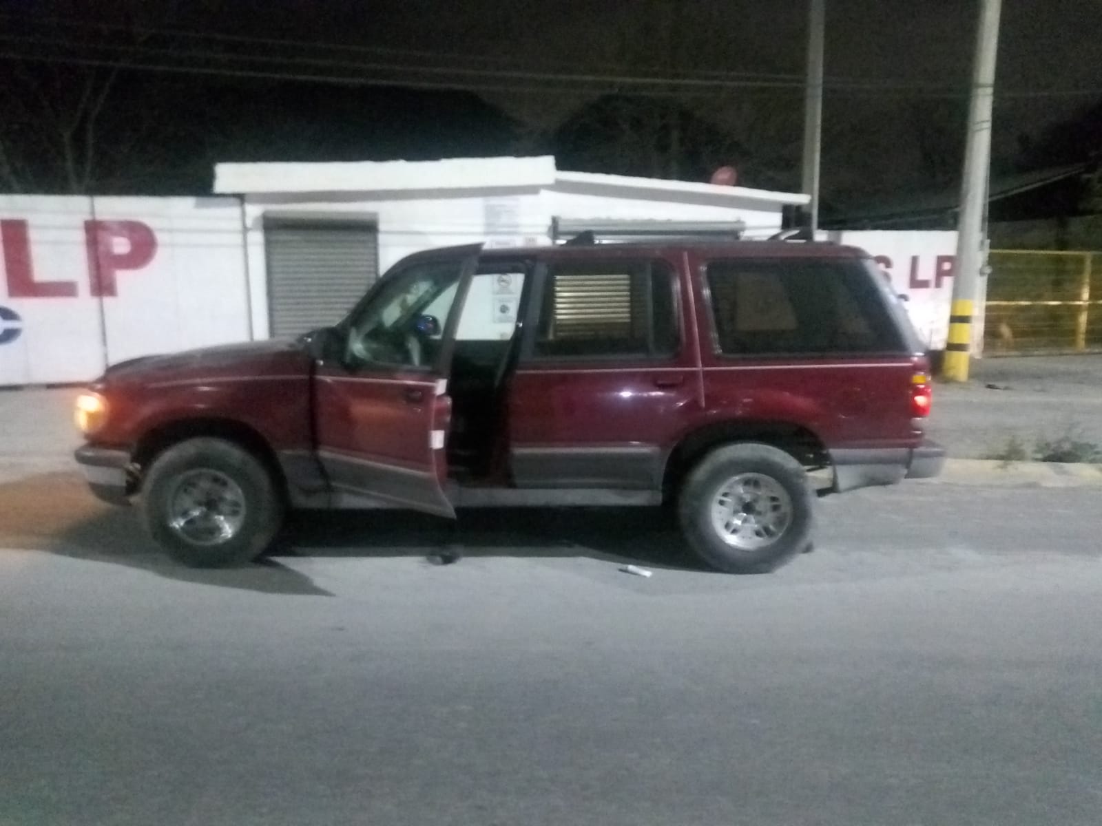 Detienen a una persona por circular en un vehículo con reporte de robo en la Colonia Santa Isabel, en Juárez, Nuevo León