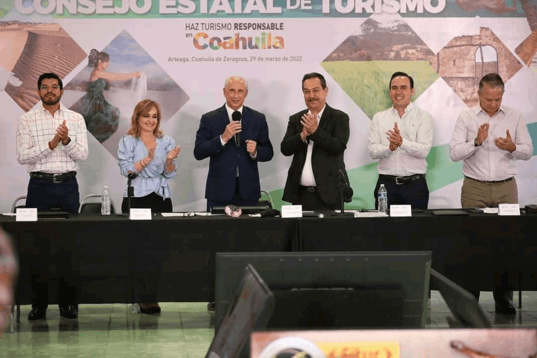 Firma Manolo Jiménez convenio para un turismo social e incluyente
