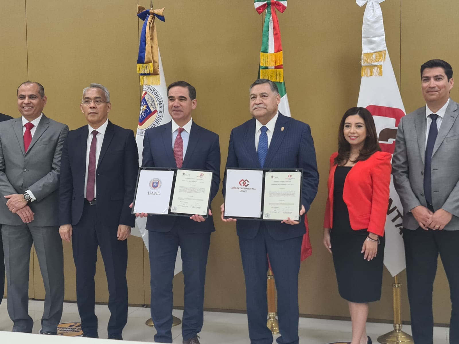 Firman UANL y Arca alianza estratégica