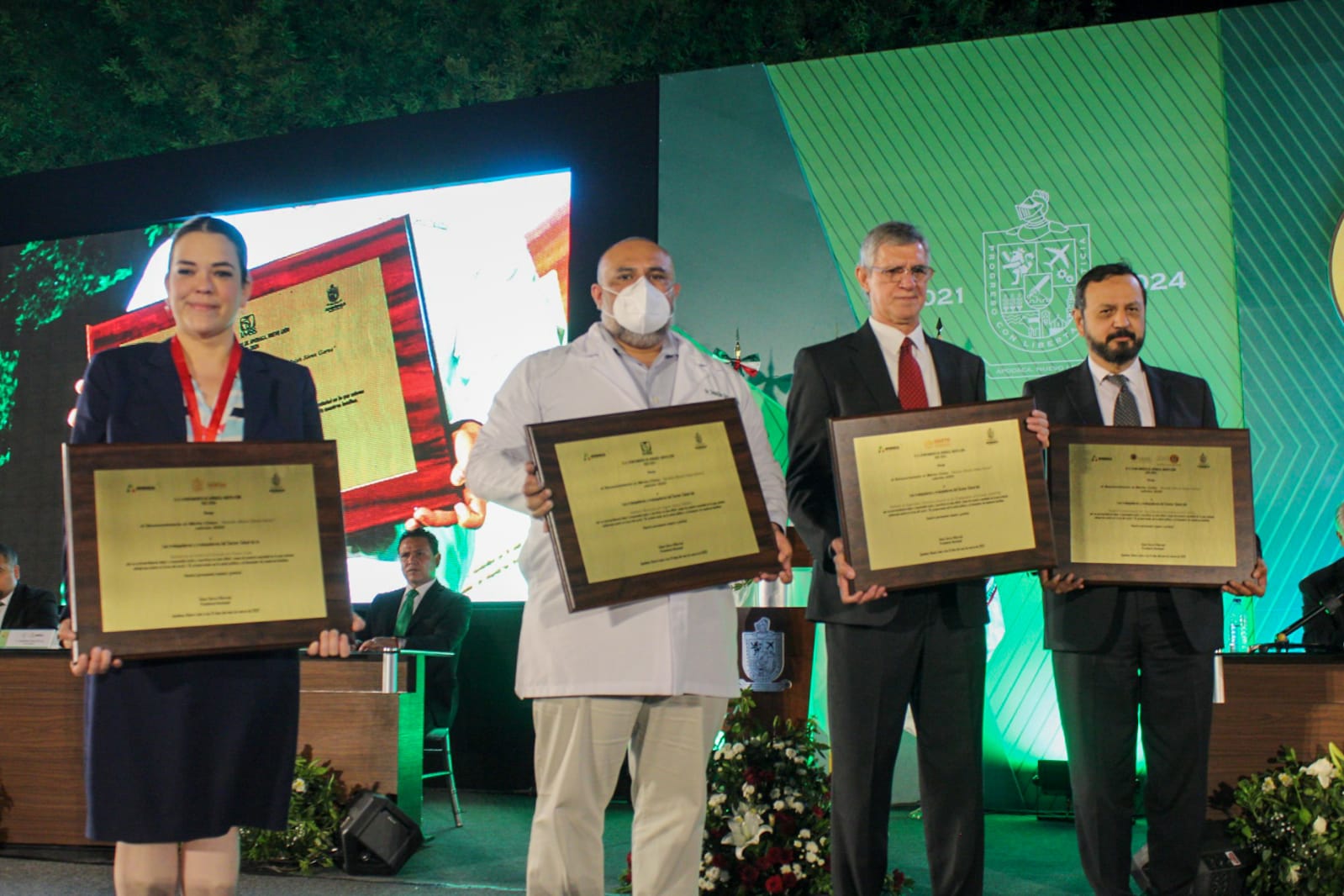 Dedican Medalla al Mérito Cívico al personal de salud en Apodaca