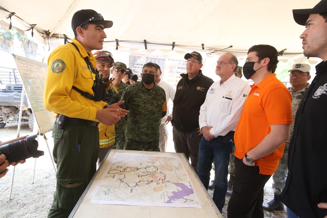 Llega a Nuevo León avión para bombardeo de nubes