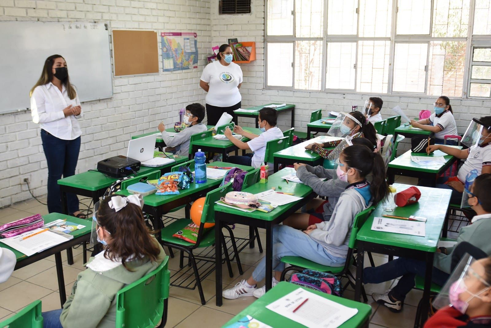 Lleva SIMAS mensaje a escuelas sobre el derecho humano al agua en los niños