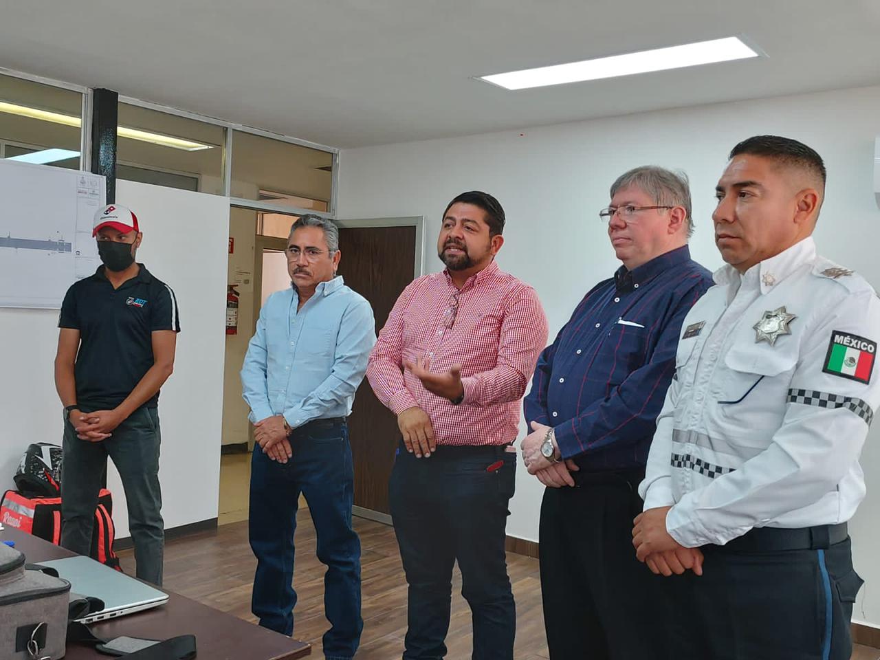 Repartidores de comida de Torreón participan en la conferencia actitud frente al volante