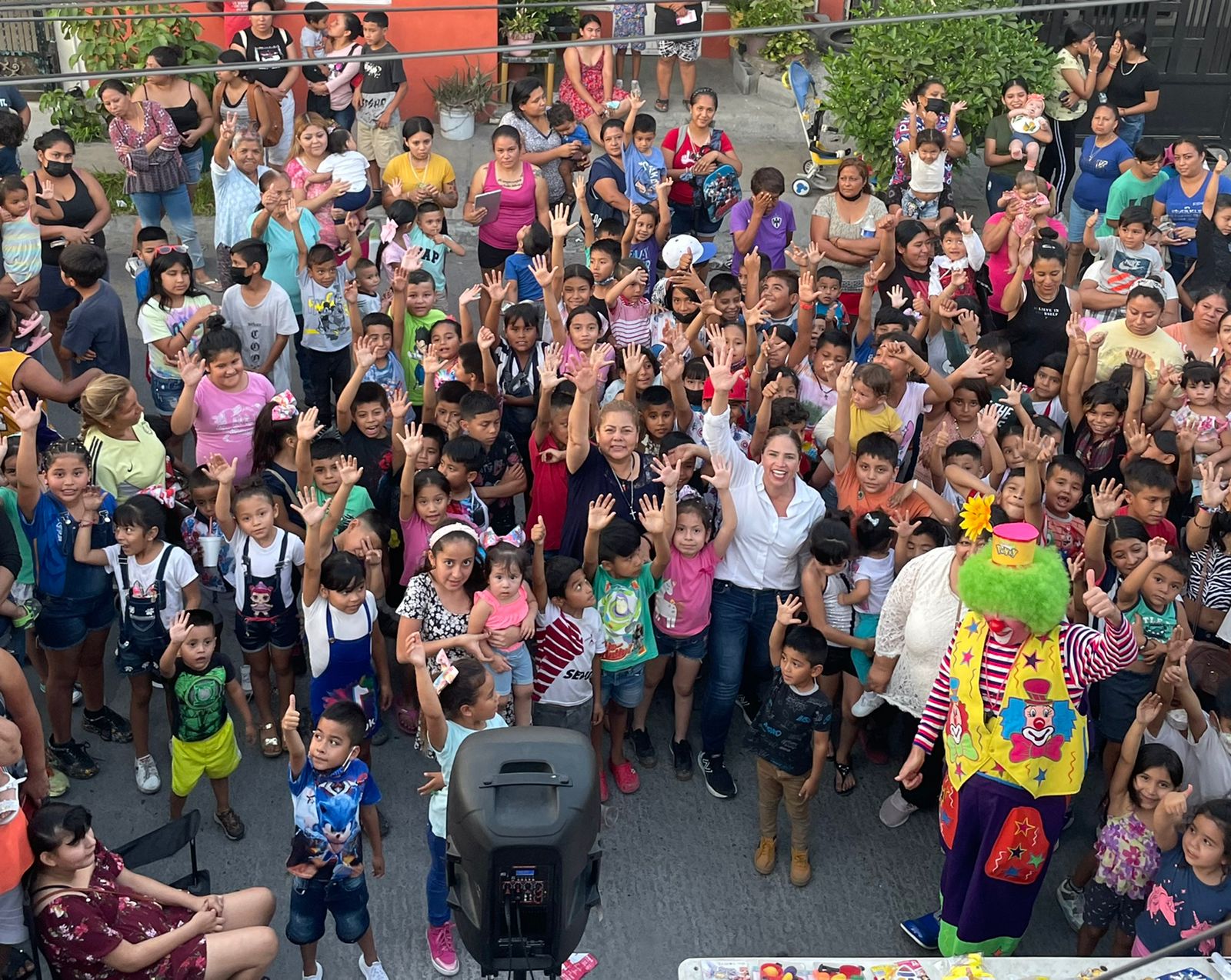 Celebra Ivonne Álvarez a niños del Distrito 1