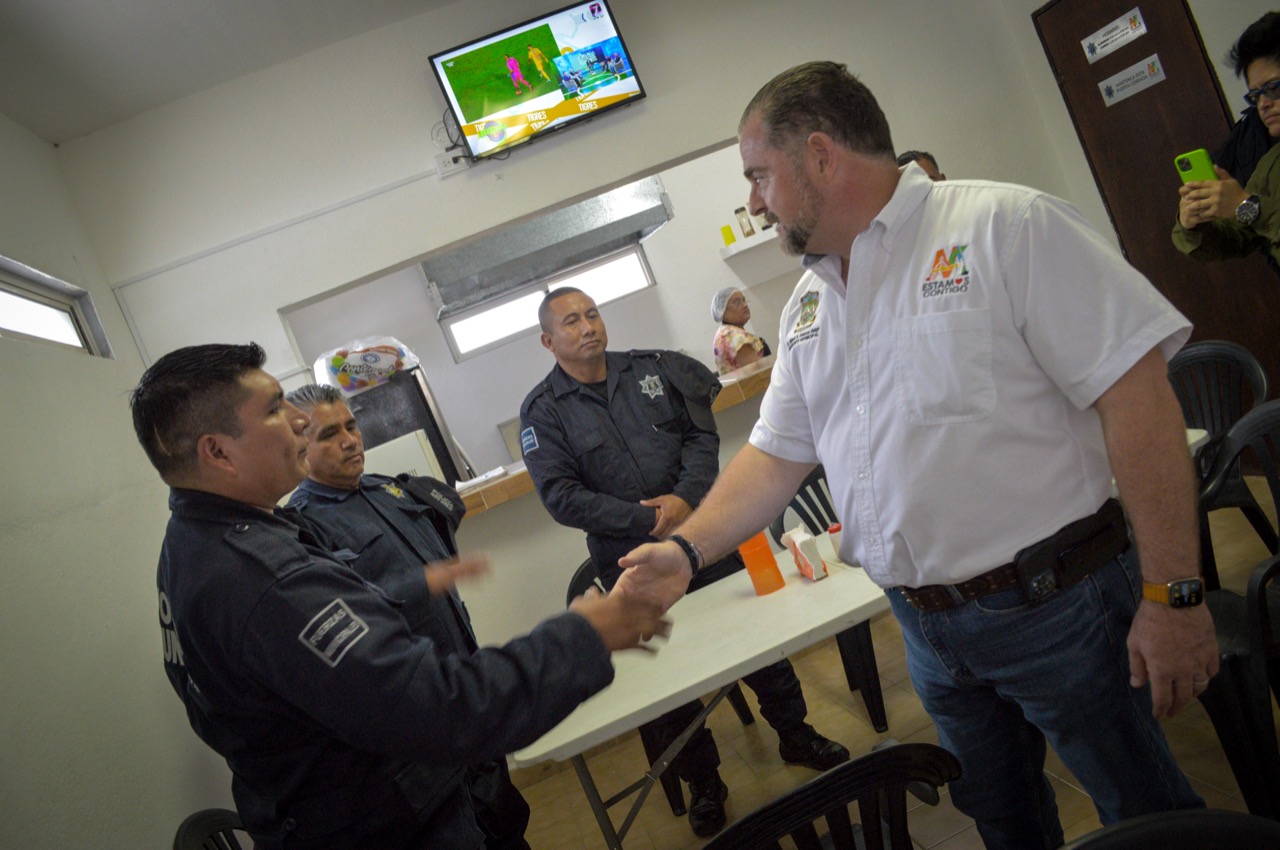 Realiza Miguel Angel Salazar visita a las instalaciones de Seguridad Pública