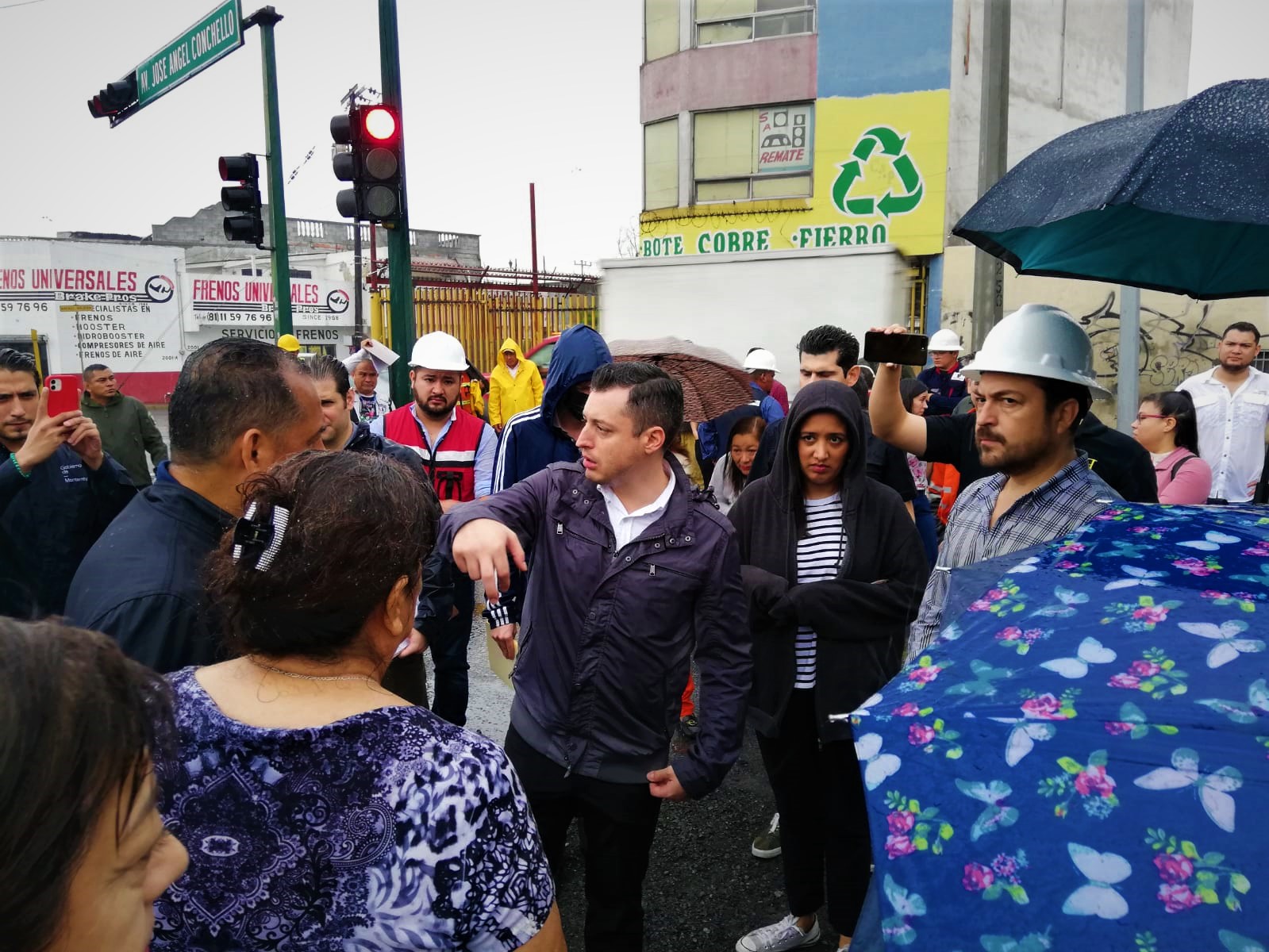 Supervisan instalación de concreto hidráulico en Monterrey