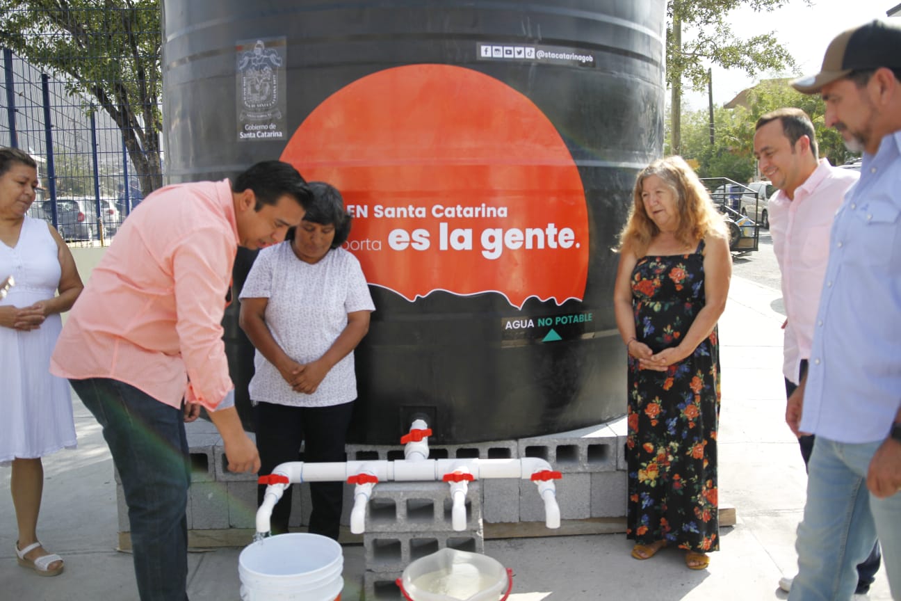 Entrega Santa Catarina más de 215 mil litros diarios para atender más de seis mil familias